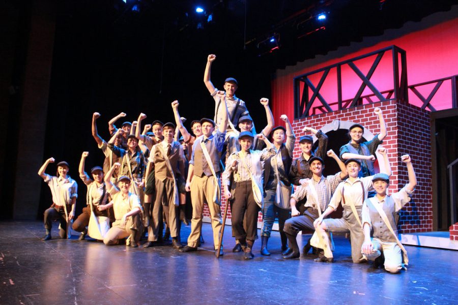 The entire cast of Newsies.
