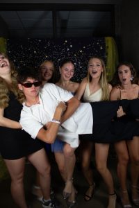 Left to Right: Back Row: Johanna Koelling, Karlotta Kroeger, Maria Pintori, Giorgia Terzi, Carol Garcia Calvo; Front Row: Giovanni Cecconi. A group of foreign exchange students pose for a photo in the Hollywood homecoming Photo Booth. 