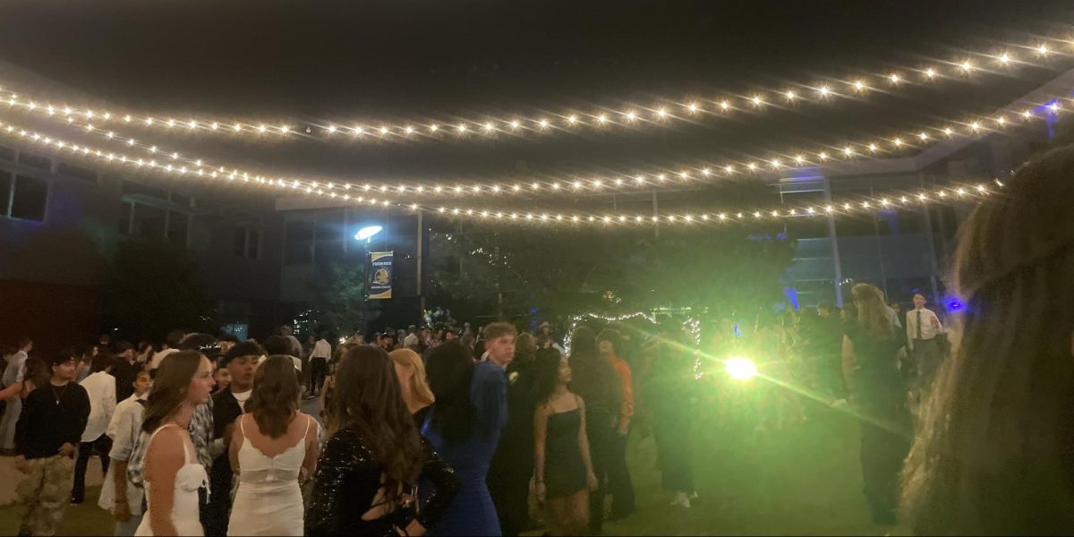 This Homecoming’s homecoming dance was featured out in the courtyard of the school.