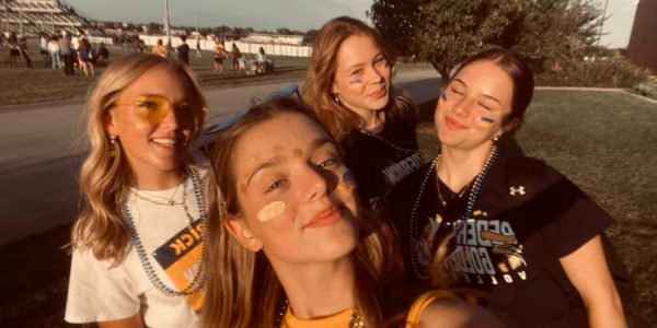 Lotti Kroeger, Giorgia Terzi, Johanna Koelling, and Maria Pintori smile for a selfie at the Homecoming tailgate. The homecoming experience was many of the exchange students favorites and was a good way to start their American experience. (Courtesy of Lotti Kroeger)