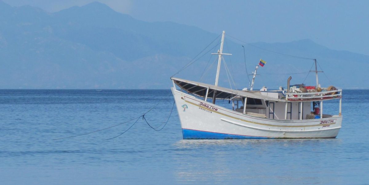 A peñero floats just offshore Margarita Island, Venezuela. Three small boats similar in size and design to this have been bombed by the US off the Venezuelan coast in the past month--one on September 2, one September 15, and one September 16. While the White House claims these strikes are to prevent drug transports to the US by Tren de Aragua, Venezuelan autocrat Nicolás Maduro has accused the US of extrajudicial murder. (Wilfredor/Wikimedia, CC BY-SA)